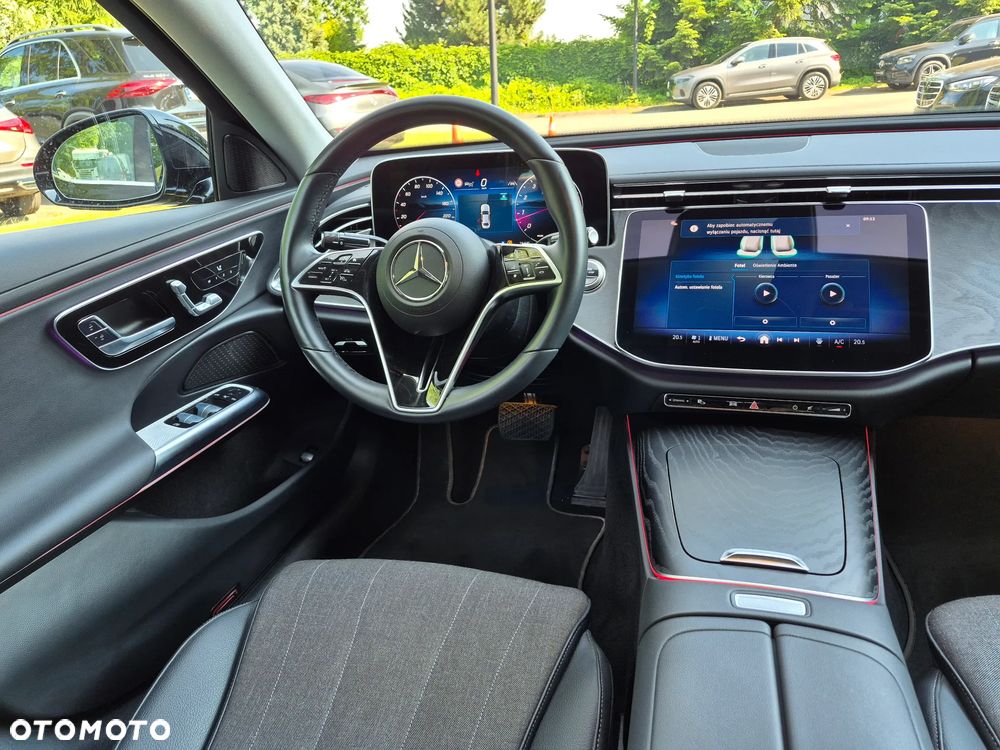 Mercedes-Benz Klasa E 200 4Matic 9G-TRONIC - 17