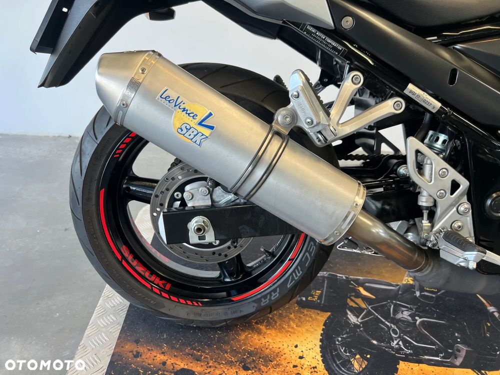Suzuki GSX - 19