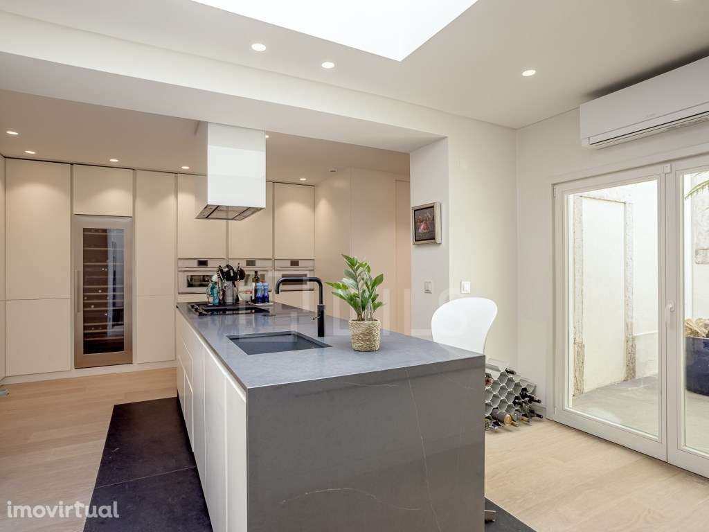 Moradia T5 isolada, com jardim e piscina, no Monte Estoril - Grande imagem: 3/30