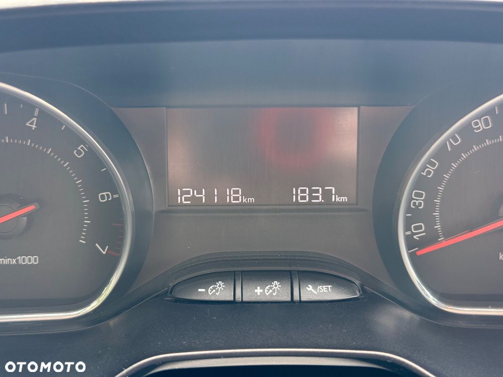 Peugeot 208 1.2 PureTech Style - 9