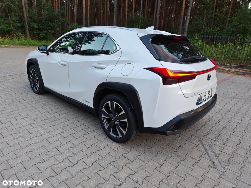 Lexus UX 250h Luxury Line - 4