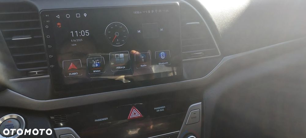 Hyundai Elantra - 12