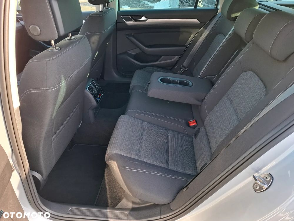 Volkswagen Passat ver-2-0-tdi-scr-dsg-business - 11