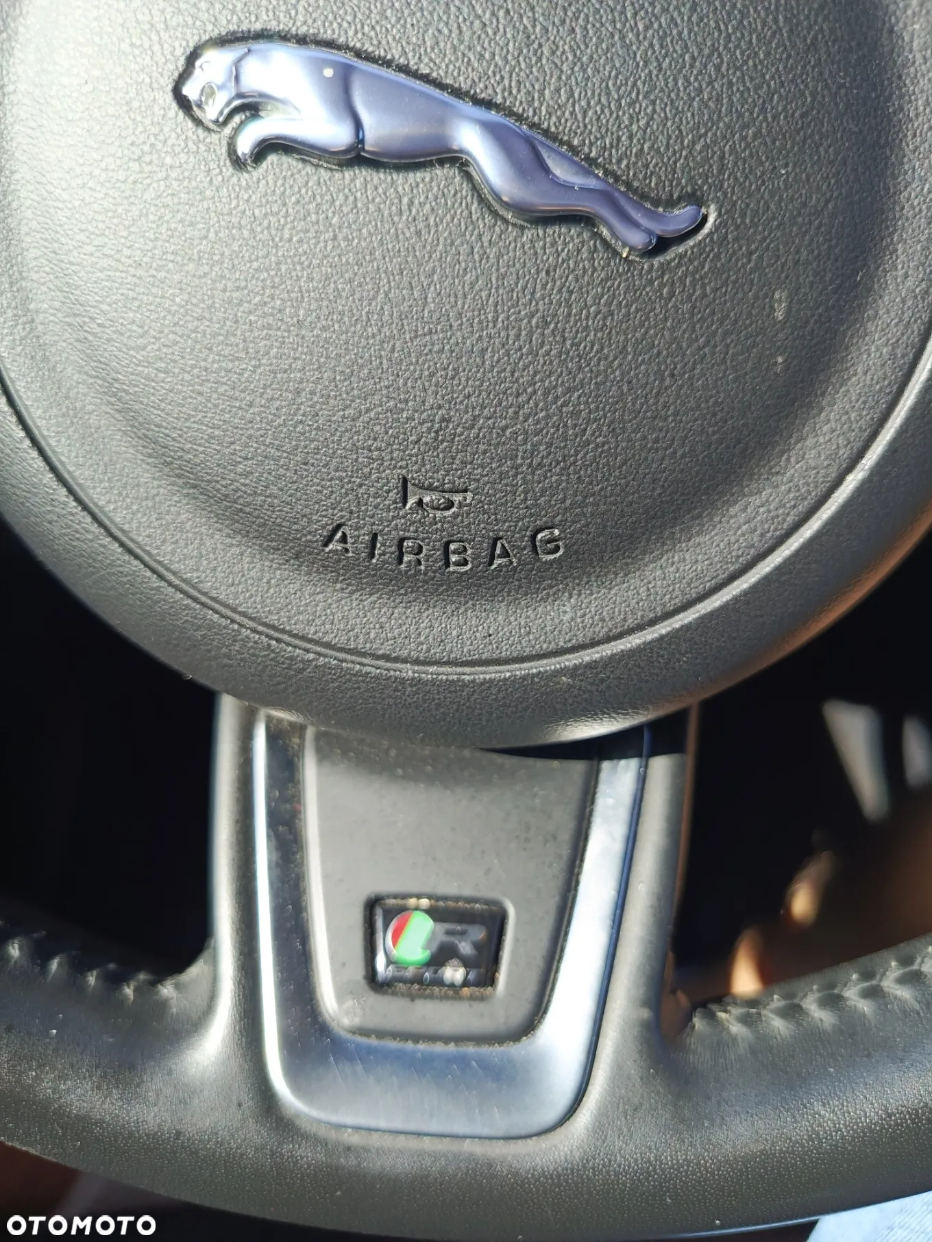 Jaguar XE 2.0 D R-Sport - 28