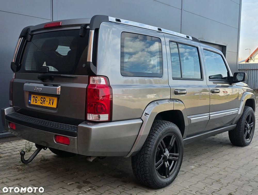 Jeep Commander 5.7 V8 Overland - 28