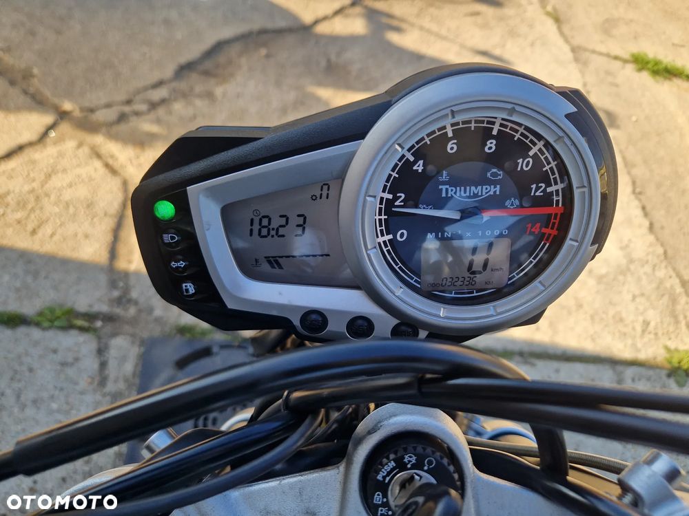 Triumph Street Triple - 37
