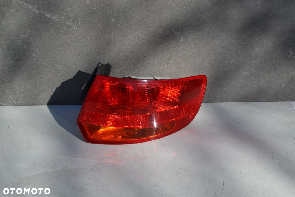 AUDI A3 8P SPORTBACK LAMPA TYŁ TYLNA PRAWA W BŁOTNIK 8P4945096C - 1