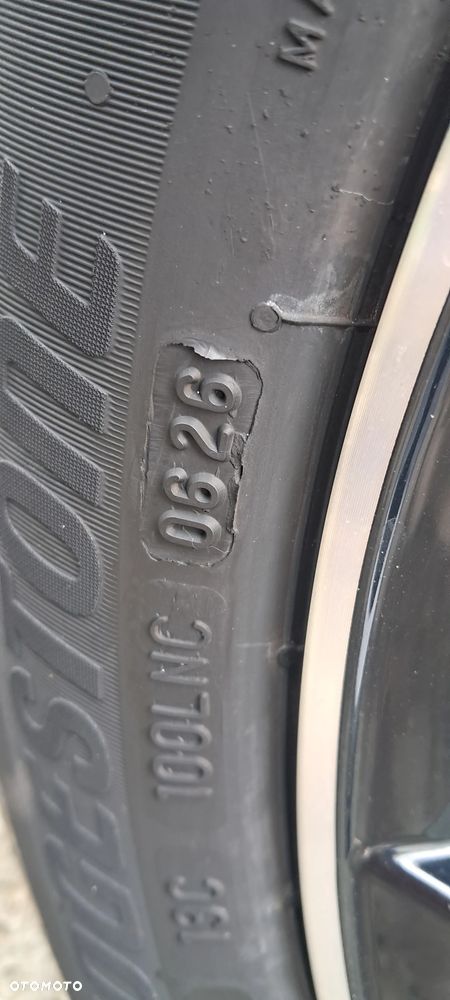 Toyota Yaris Hybrid 100 Selection Platinum - 25