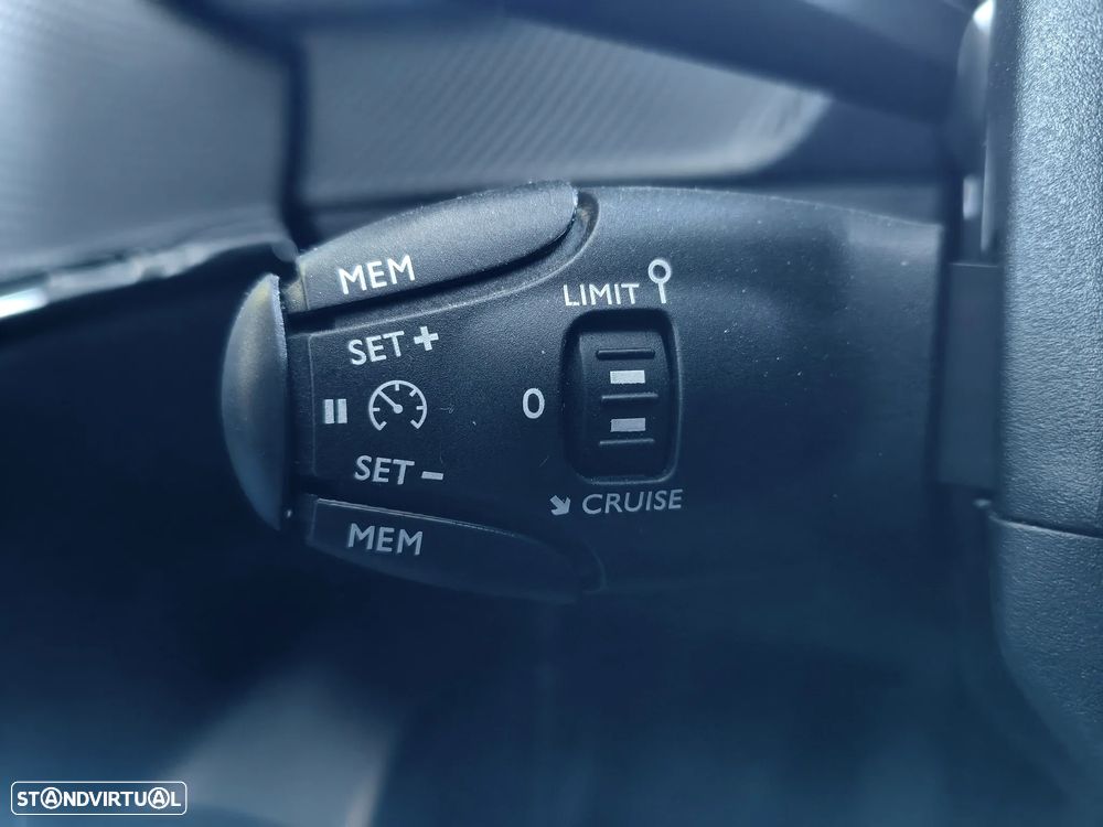 Peugeot 208 1.2 PureTech Allure Pack - 26