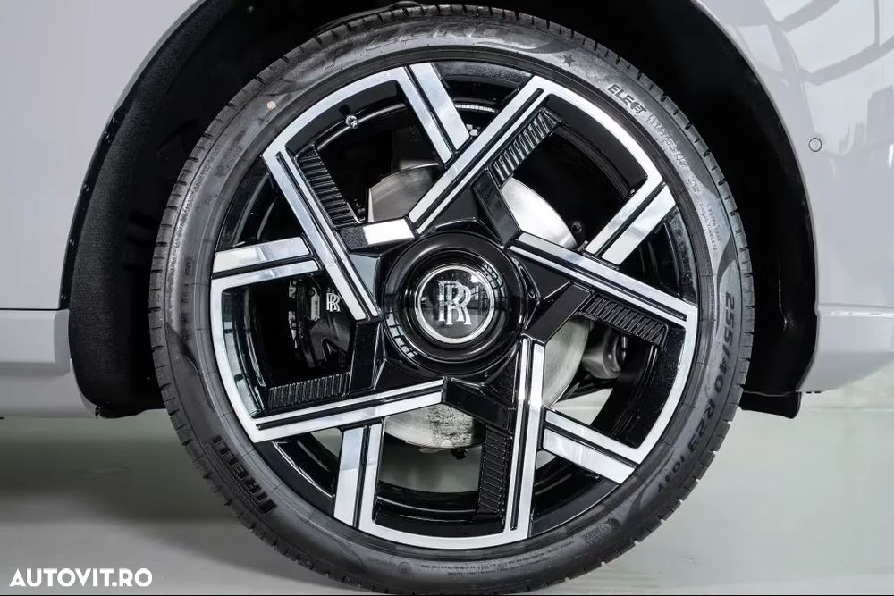 Rolls-Royce Cullinan - 12