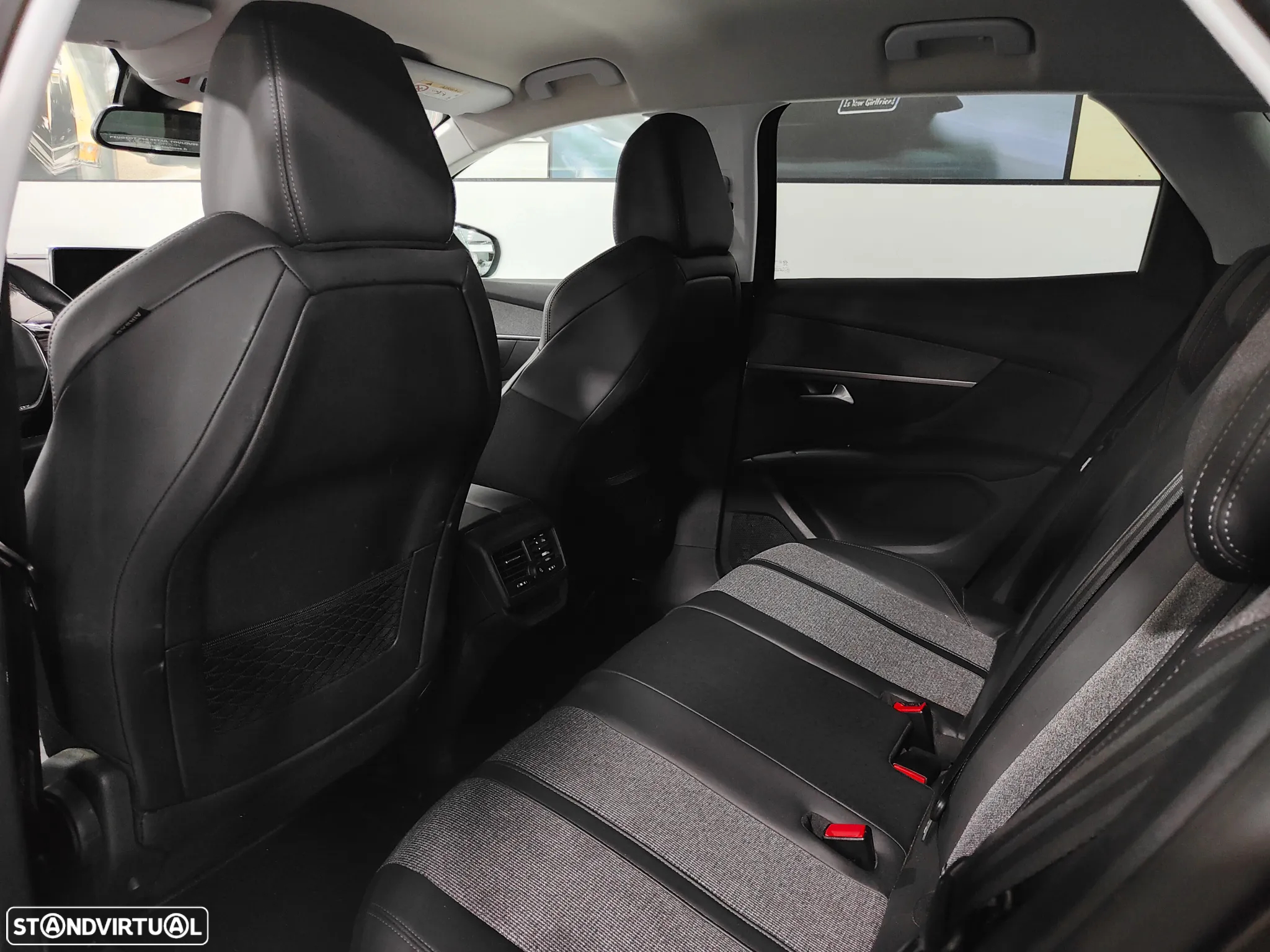 Peugeot 3008 1.2 PureTech Allure EAT8 - 31