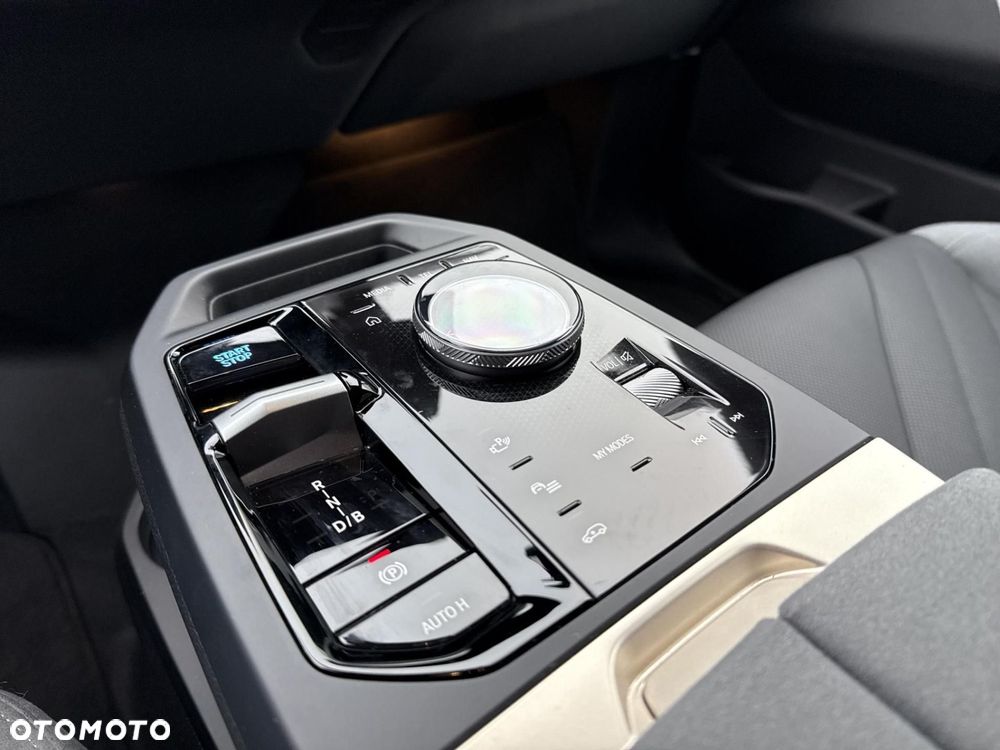 BMW iX - 10