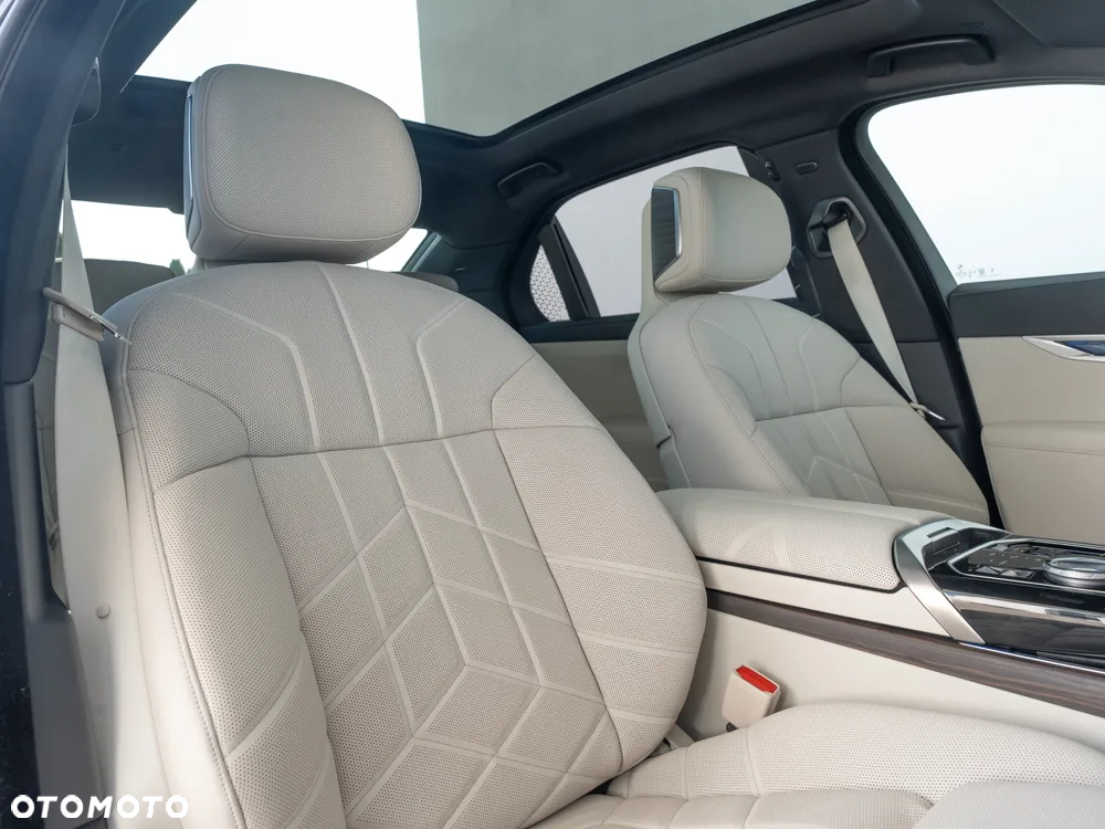 BMW Seria 7 740d xDrive - 10