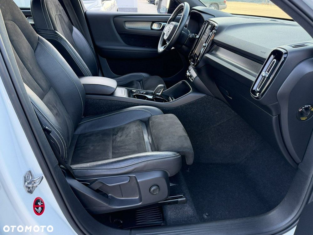 Volvo XC 40 D4 SCR AWD R-Design - 32