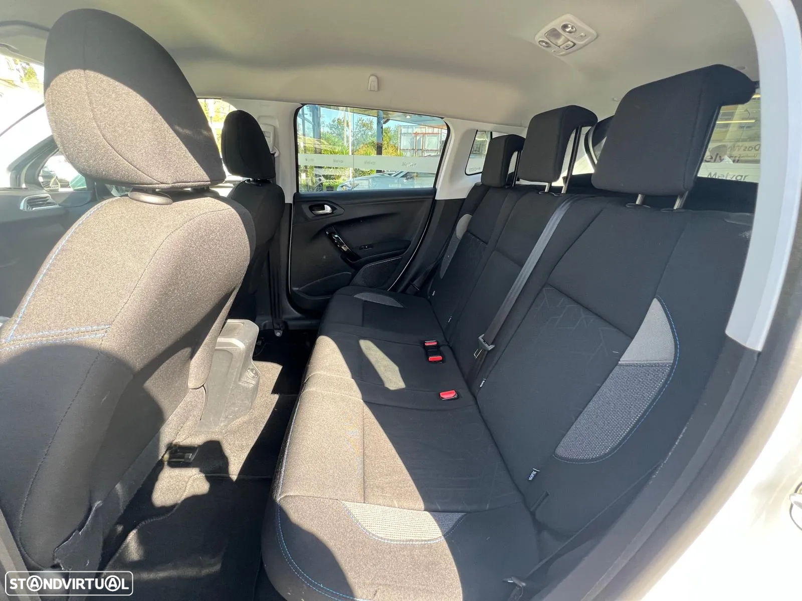 Peugeot 2008 1.2 PureTech Access - 6