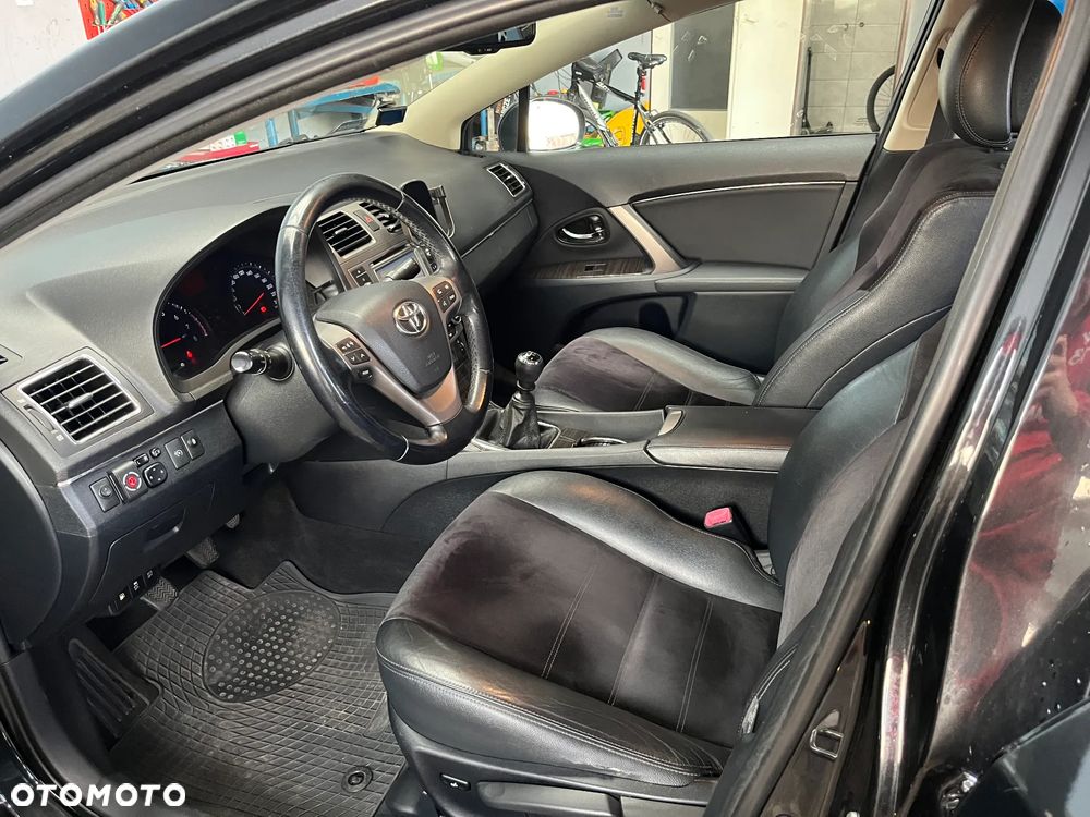 Toyota Avensis 1.8 Premium - 5