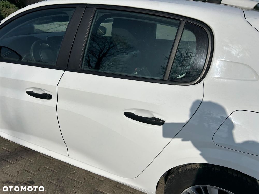 Peugeot 208 - 26