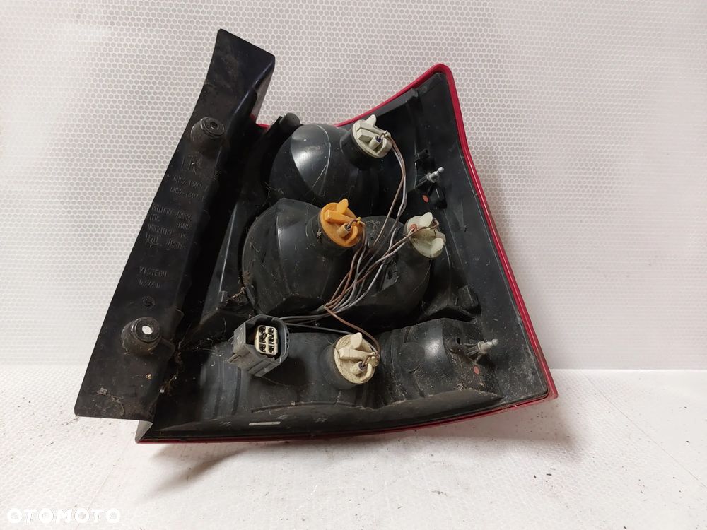 .  LAMPA TYL TYLNA LEWA LAND ROVER FREELANDER 2 - 4