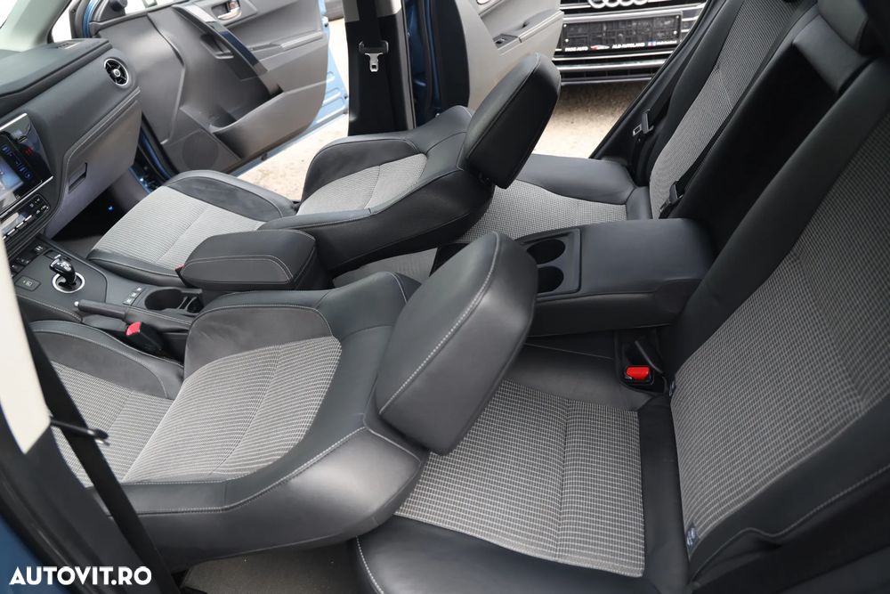 Toyota Auris 1.8 L VVT-i Sol+ - 10