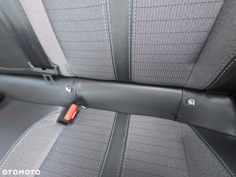 Peugeot 208 - 24