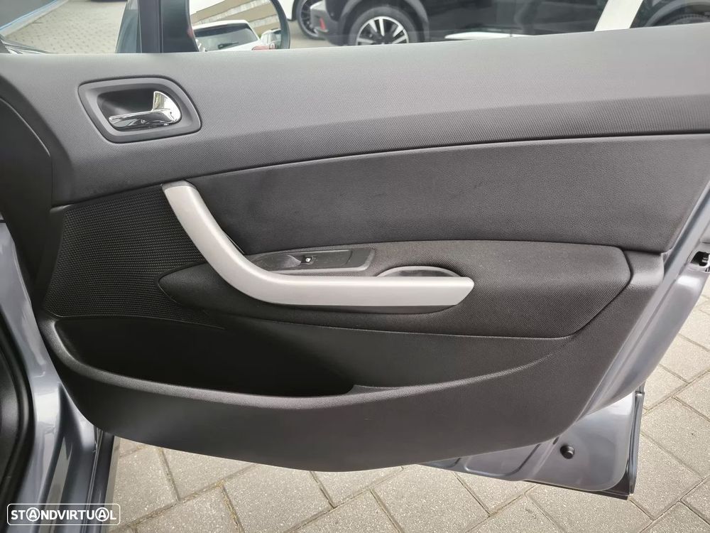 Peugeot 308 1.6 HDi Executive - 32