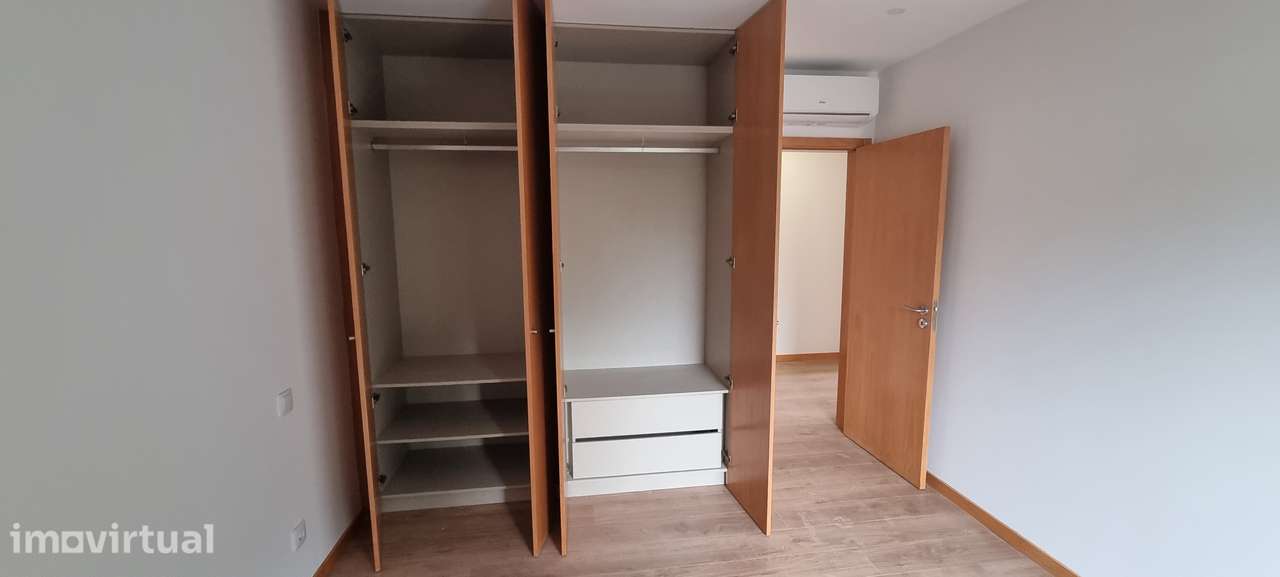 Apartamento T3 com garagem, varanda e ar condicionado - Grande imagem: 3/10