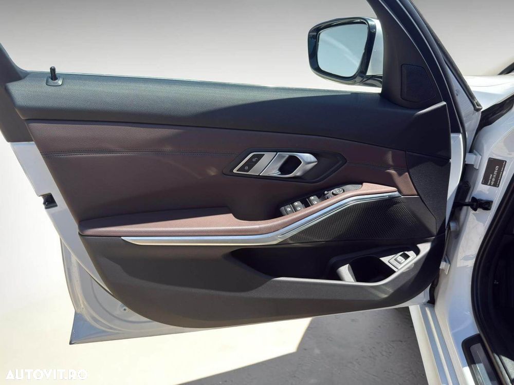 BMW Seria 3 320d xDrive AT MHEV - 14