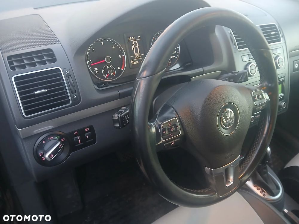 Volkswagen Touran 1.6 TDI DPF BlueMotion Technology DSG Comfortline - 26