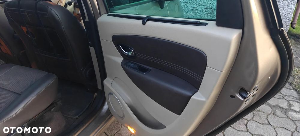 Renault Scenic 1.9 dCi Privilege - 21