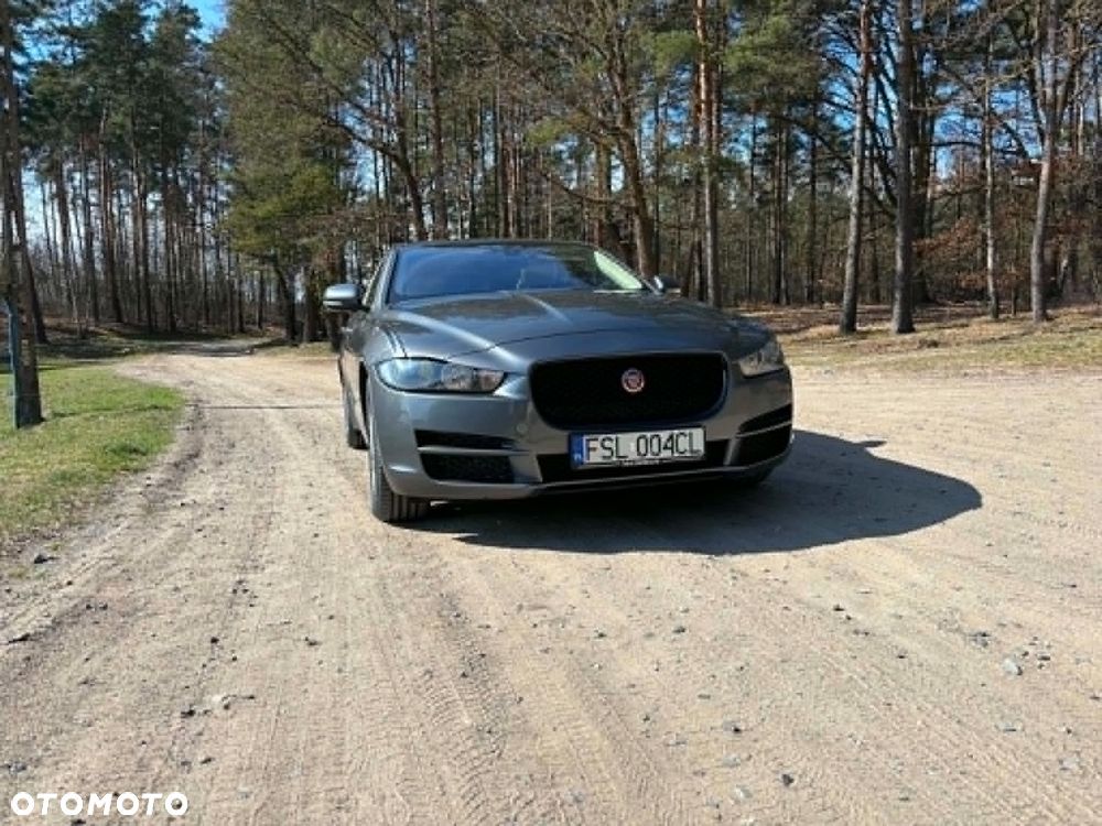Jaguar XE 25t AWD Prestige - 1