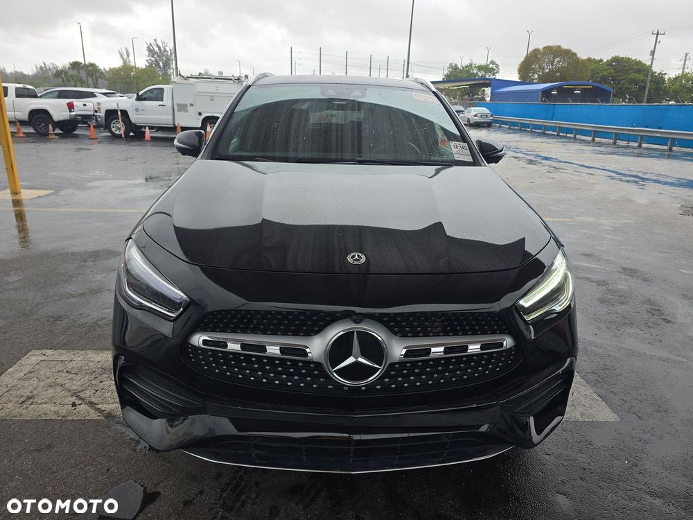 Mercedes-Benz GLA - 3