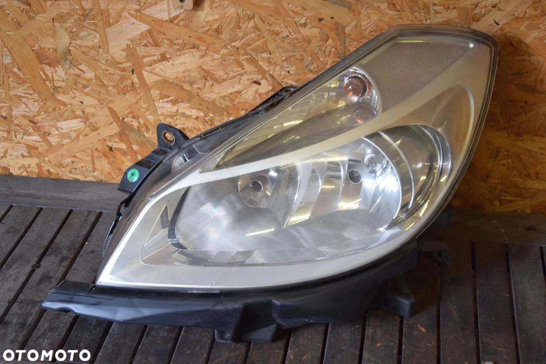Renault Clio III 3 Lampa przednia lewa lewy przód Srebrna Oryginał 8200459824 Valeo - 1