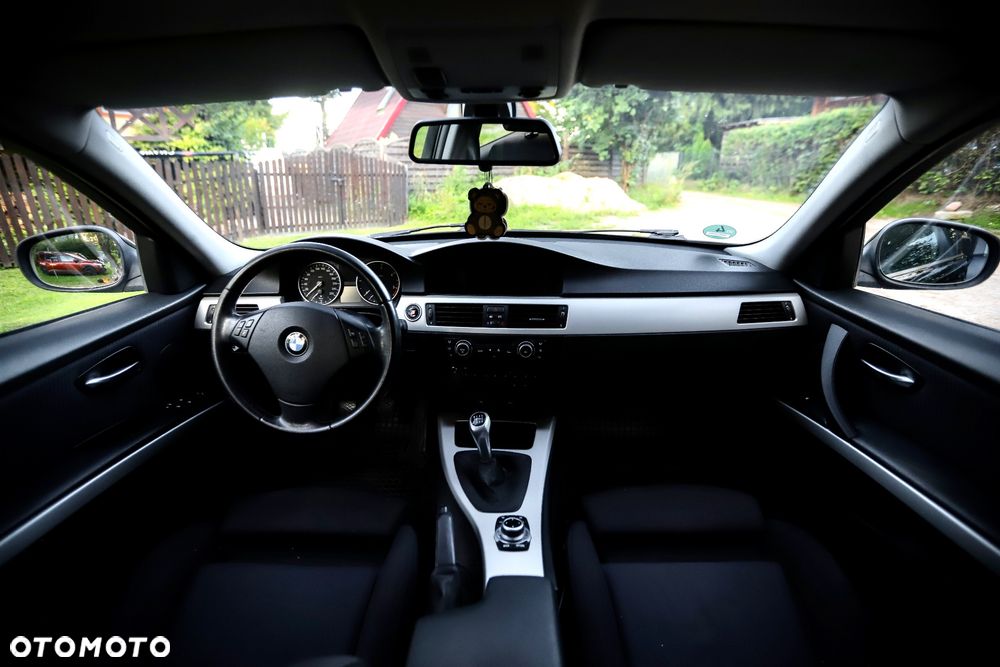 BMW Seria 3 318d - 11