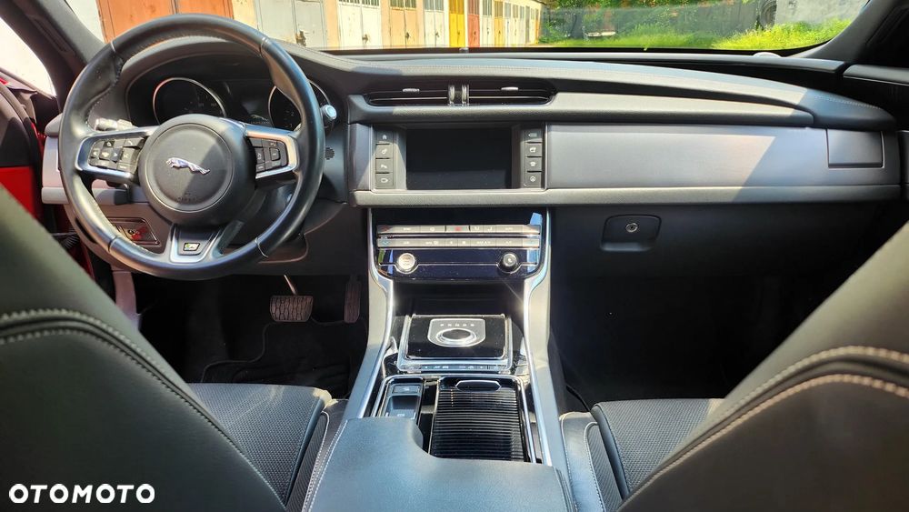 Jaguar XF 2.0 T Prestige - 9