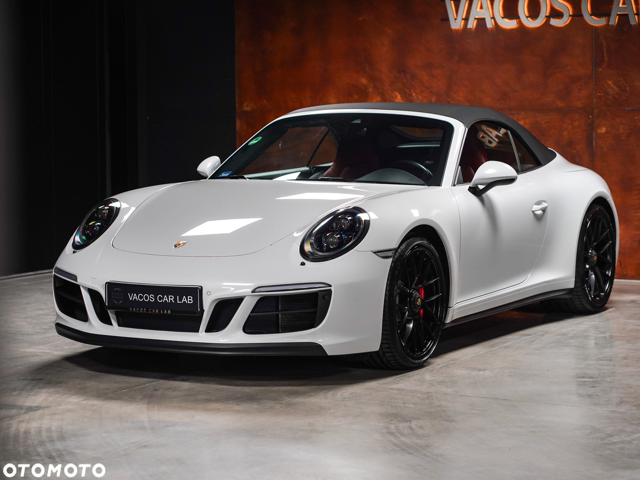 Porsche 911 Carrera 4 GTS PDK Cabrio - 2