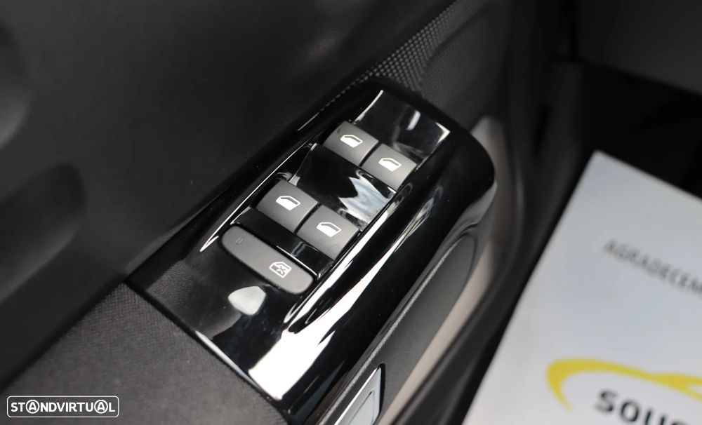 Citroën C3 1.2 PureTech Shine EAT6 - 31