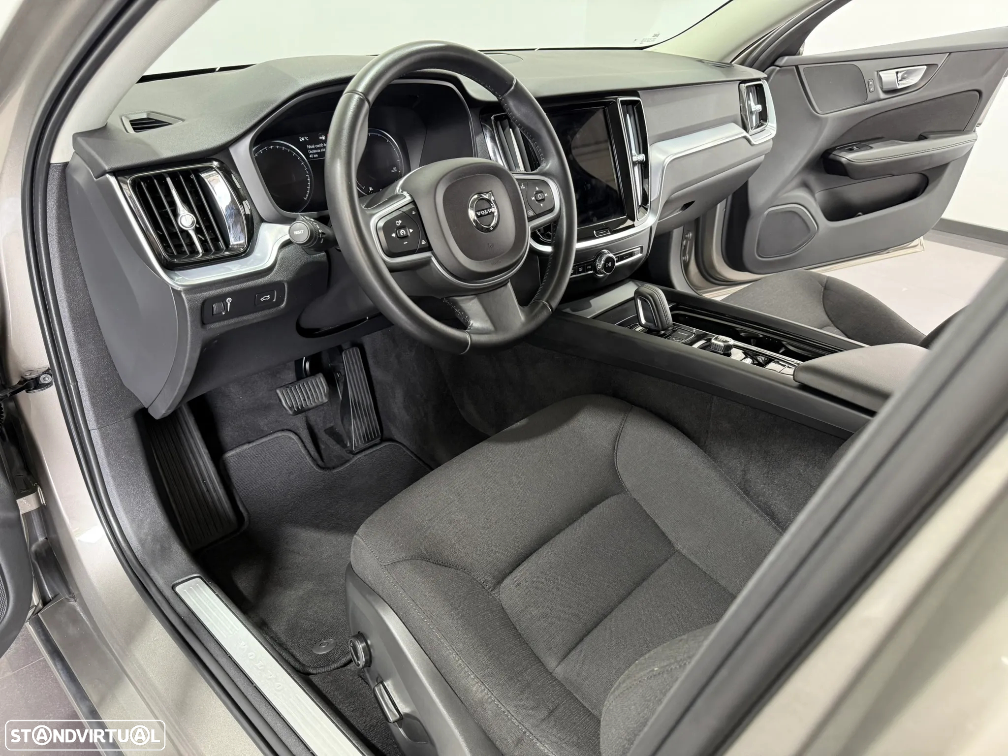 Volvo V60 2.0 B4 Momentum Geartronic - 19
