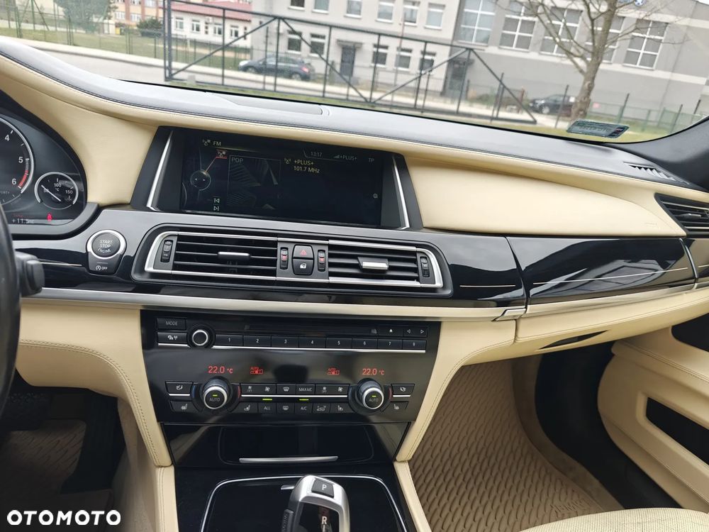 BMW Seria 7 740d xDrive - 22