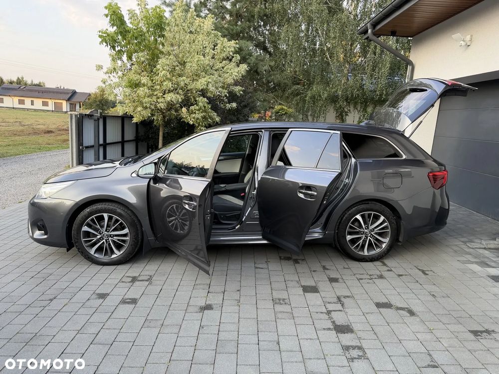Toyota Avensis 1.8 Premium MS - 16