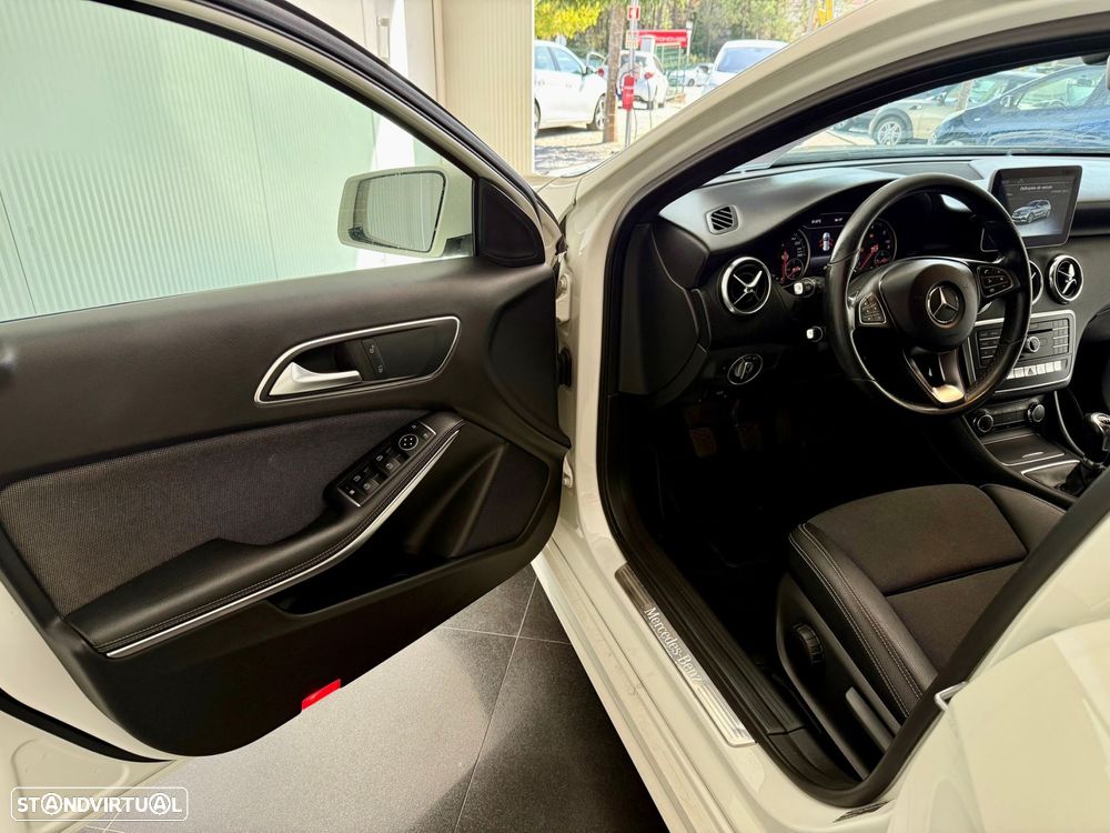Mercedes-Benz A 180 d AMG Line - 20