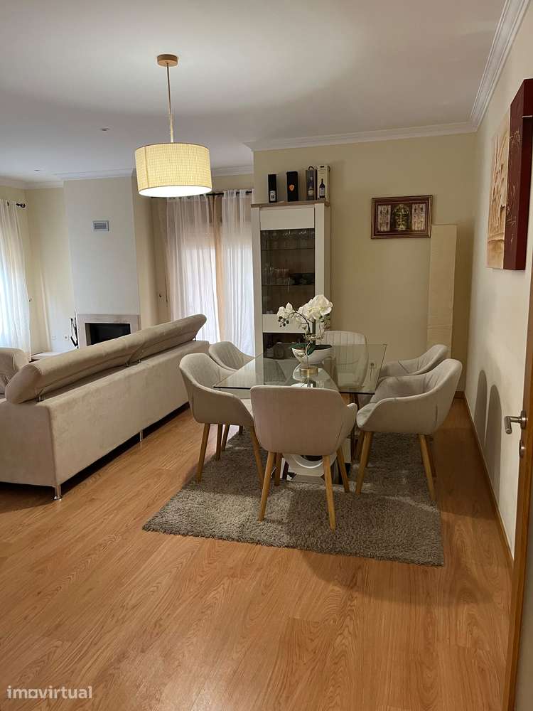 Apartamento T3 com varanda e garagem em Valadares/Gaia - Grande imagem: 3/41
