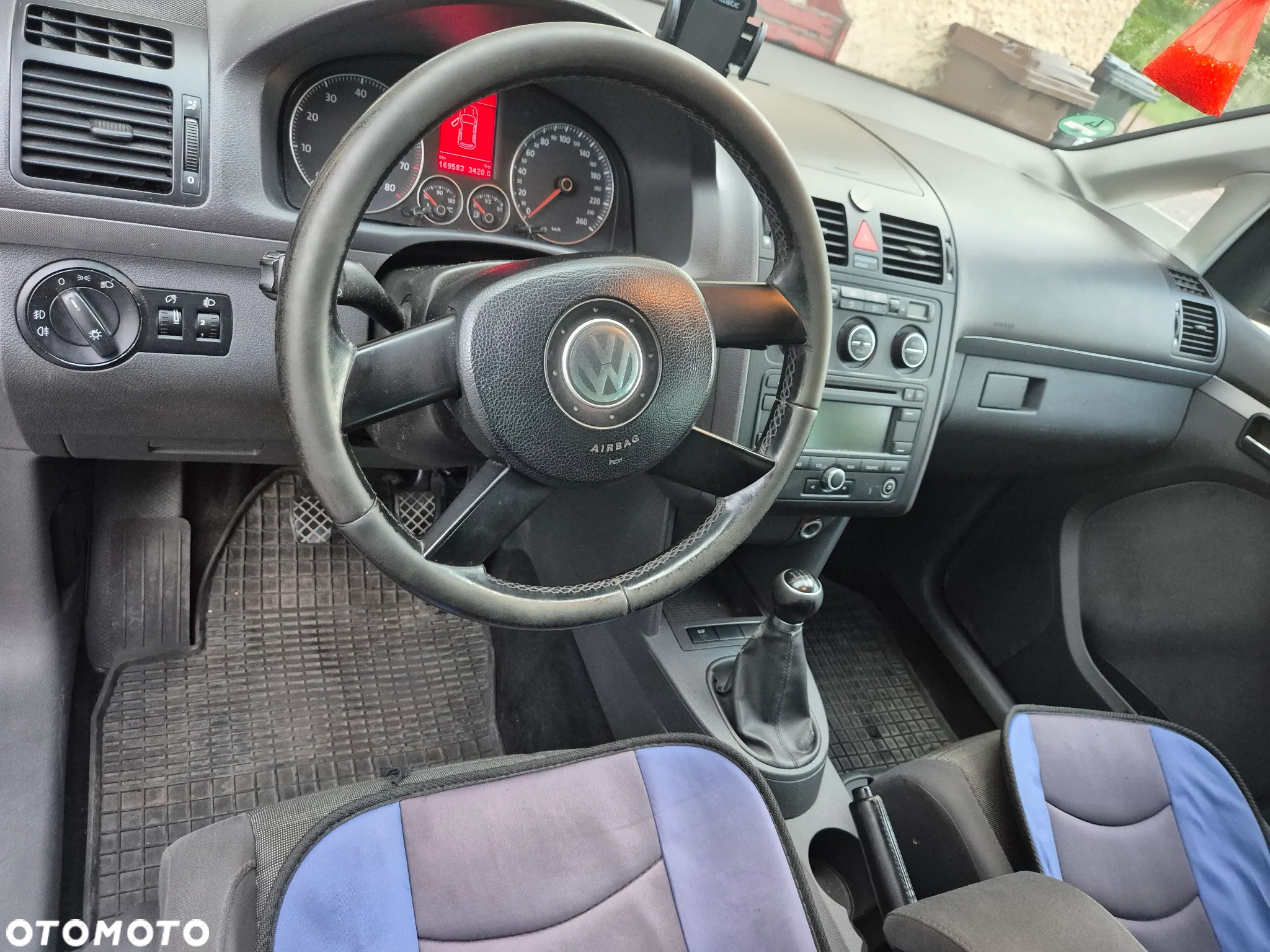 Volkswagen Touran - 4