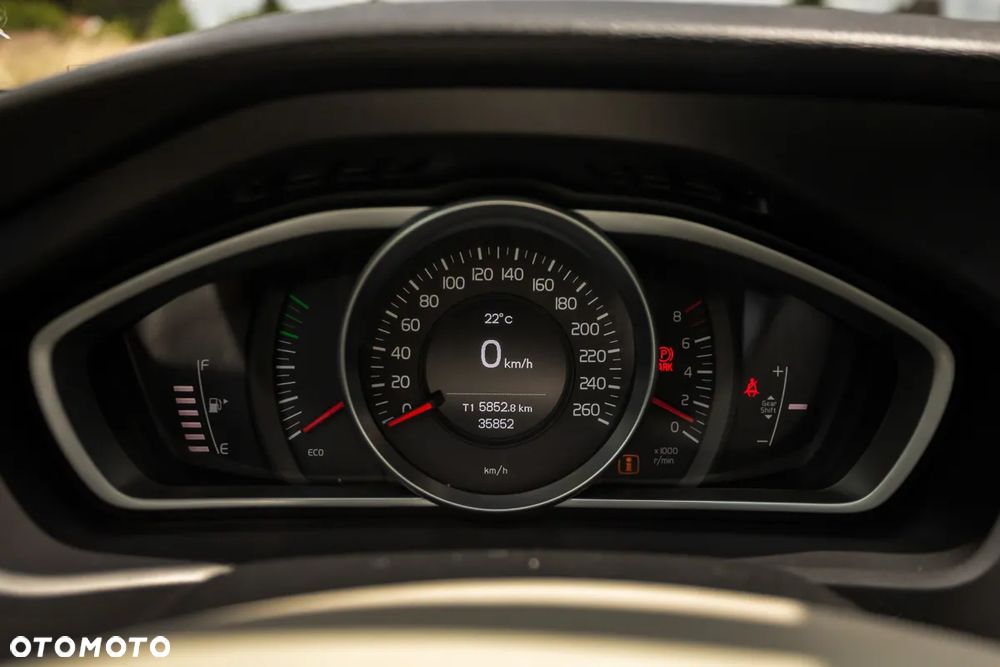 Volvo V40 T2 - 25