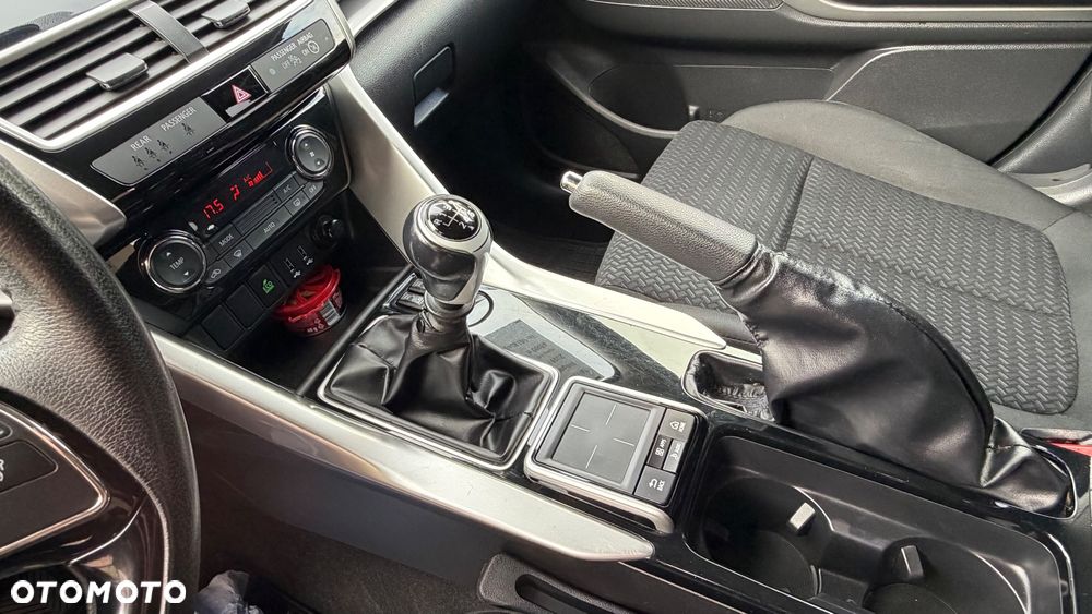 Mitsubishi Eclipse Cross 1.5 T GPF Invite Plus - 11