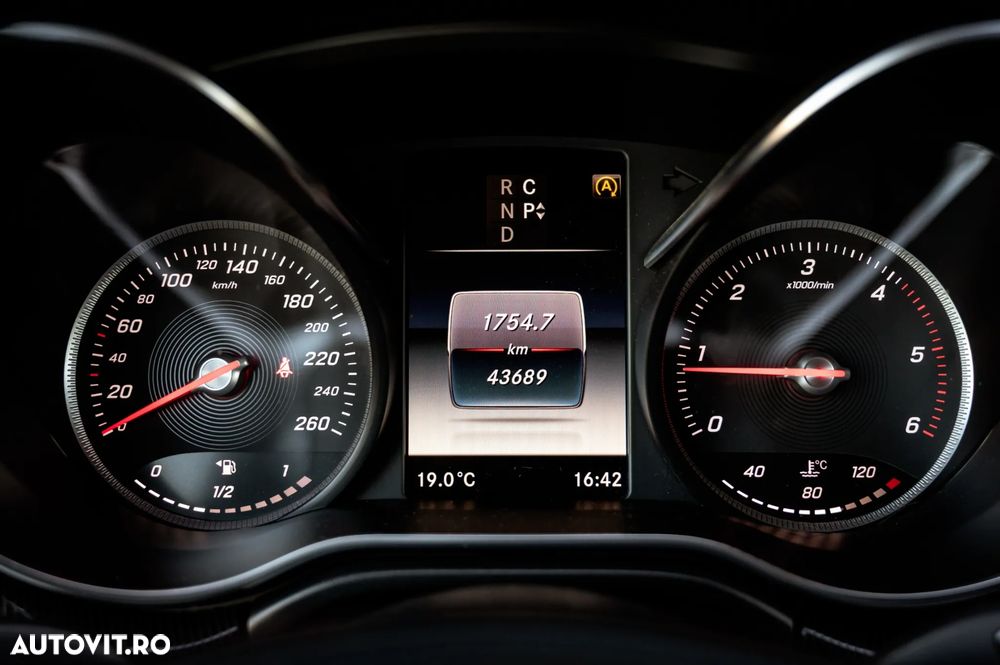 Mercedes-Benz V - 8