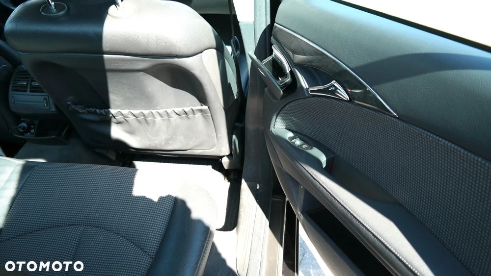 Mercedes-Benz Klasa E 220 CDI Automatik Avantgarde - 14