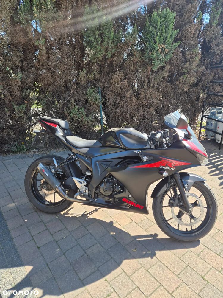 Suzuki GSX - 22