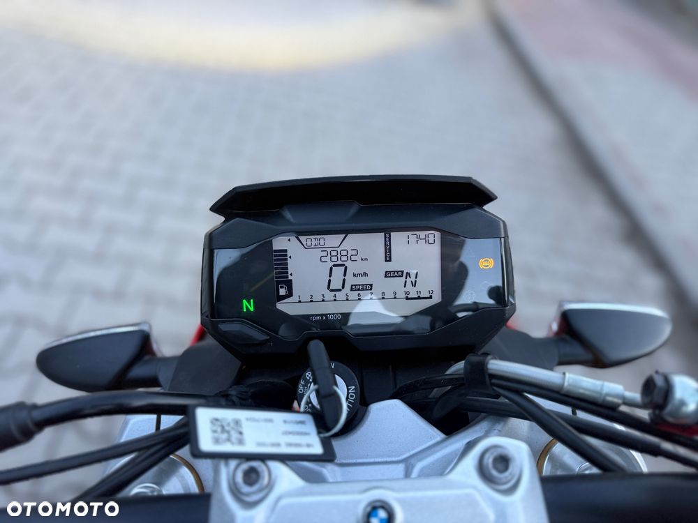 BMW G - 26