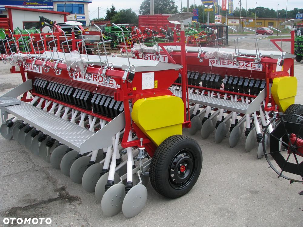 Meprozet Siewnik zbożowy talerzowy S107T, stopkowy S107, S107/1 poplonów S109 MEPROZET, Siewnik zbożowy 2-talerzowy i stopkowy SR25, SR27, SR30, SRT27 Euro-Masz, siewnik nabudowany - agregat uprawowy SNT30, siewnik poplonów Akpil, Siewnik kukurydzy Meprozet - 11