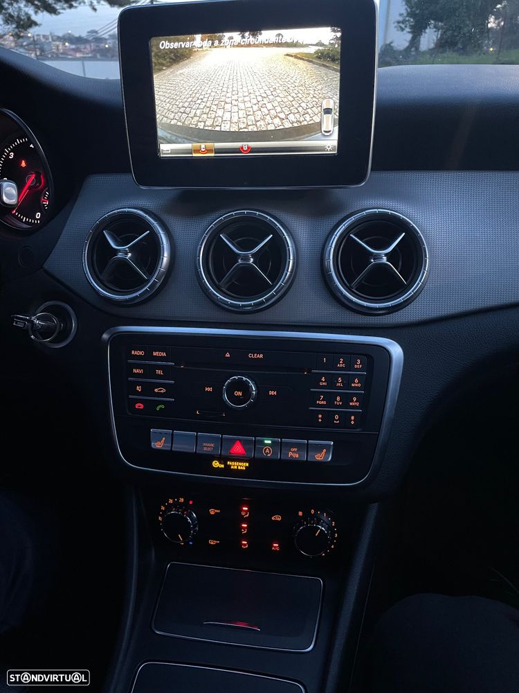 Mercedes-Benz CLA 180 - 35